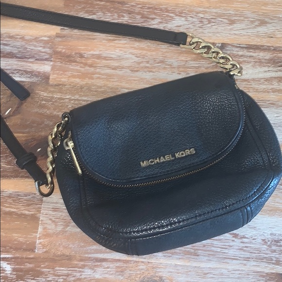 Michael Kors Handbags - Michael Kors Black Crossbody